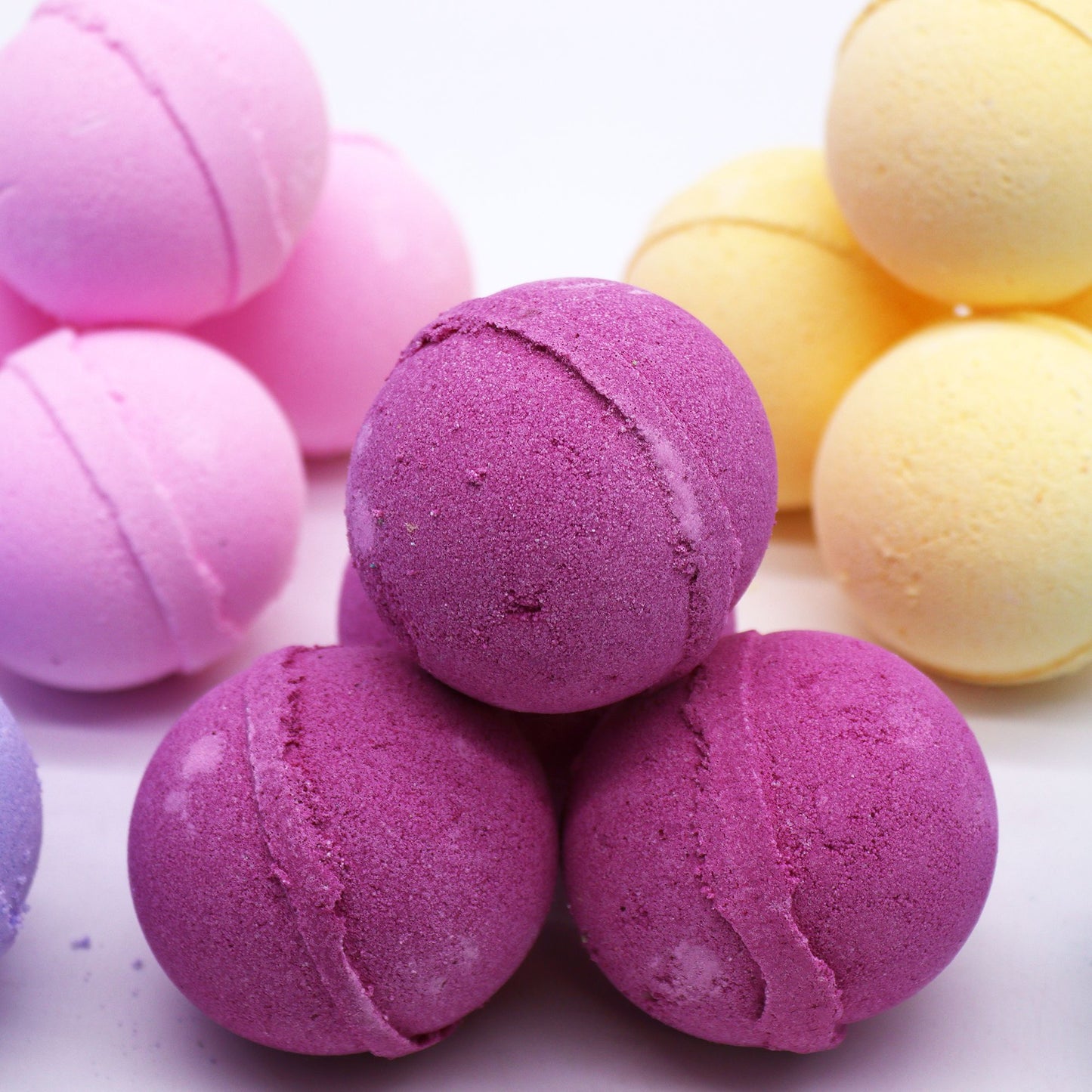Bath Bomb with Essential Oils - Ylang Ylang and Ginger - 120g